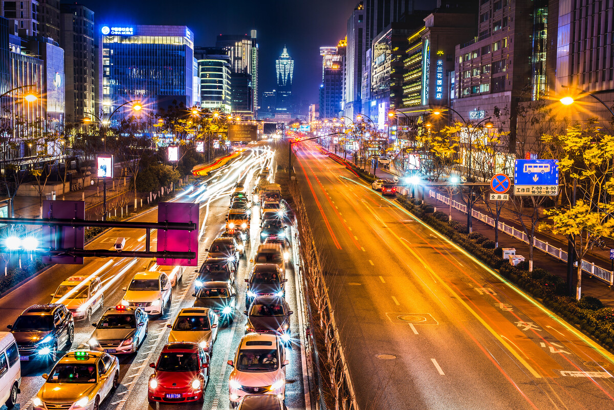 《城市脈搏 車來(lái)車往間的夜景詩(shī)篇》